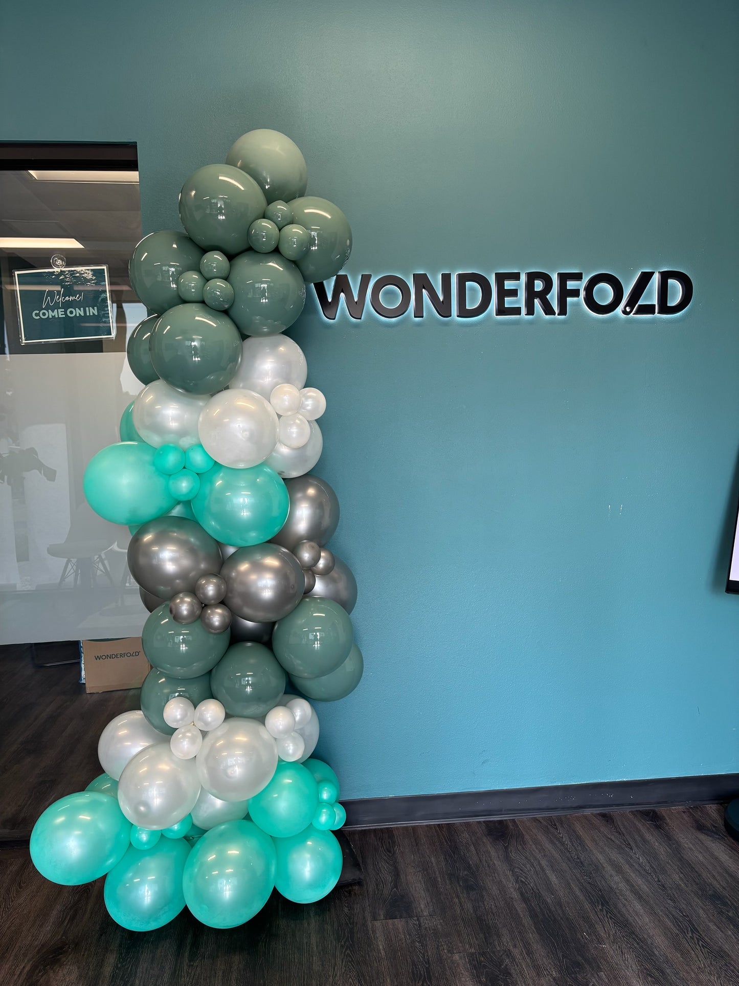 Balloon Garland Installations β $25β$30 per Foot