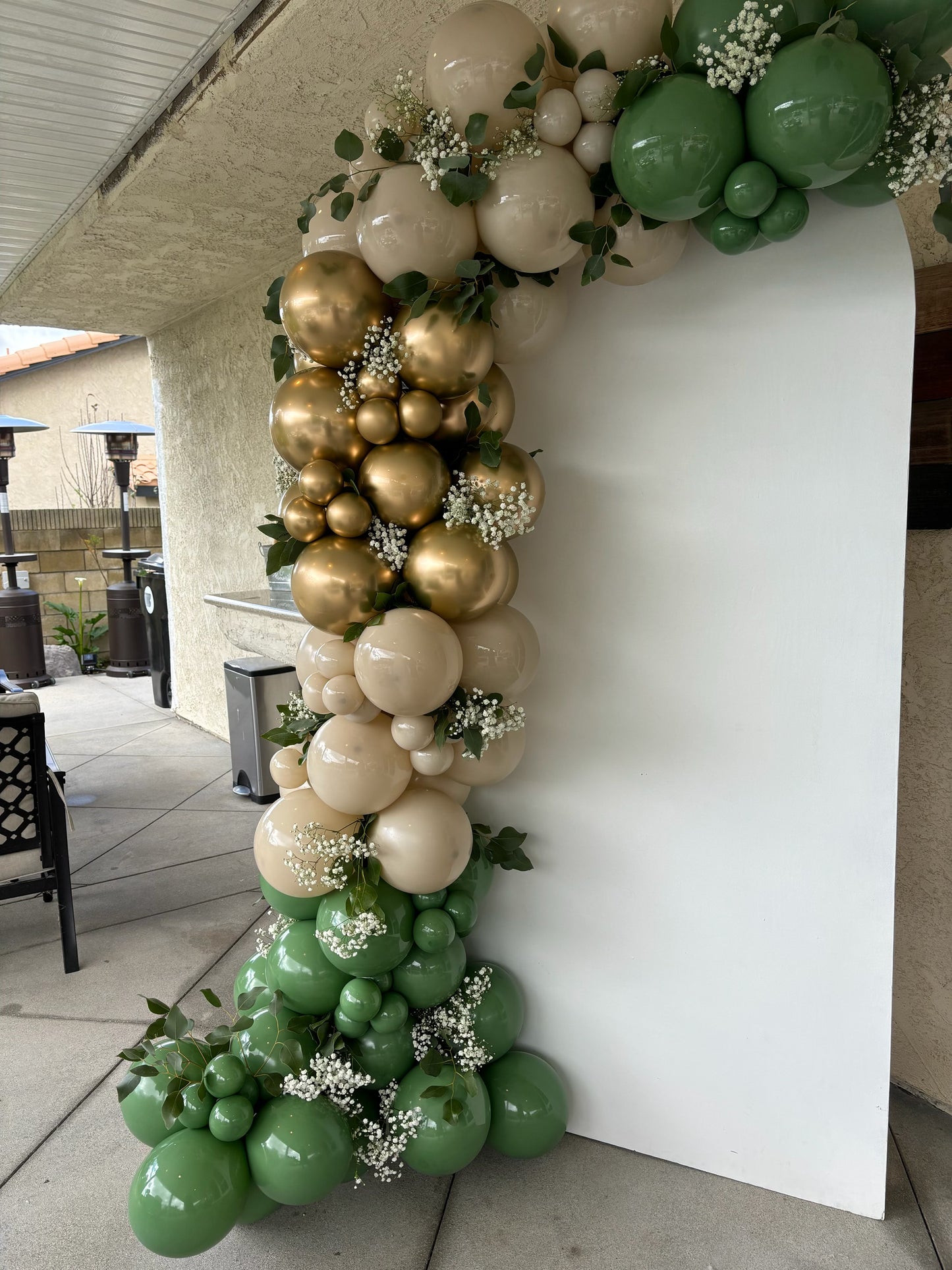Balloon Garland Installations β $25β$30 per Foot