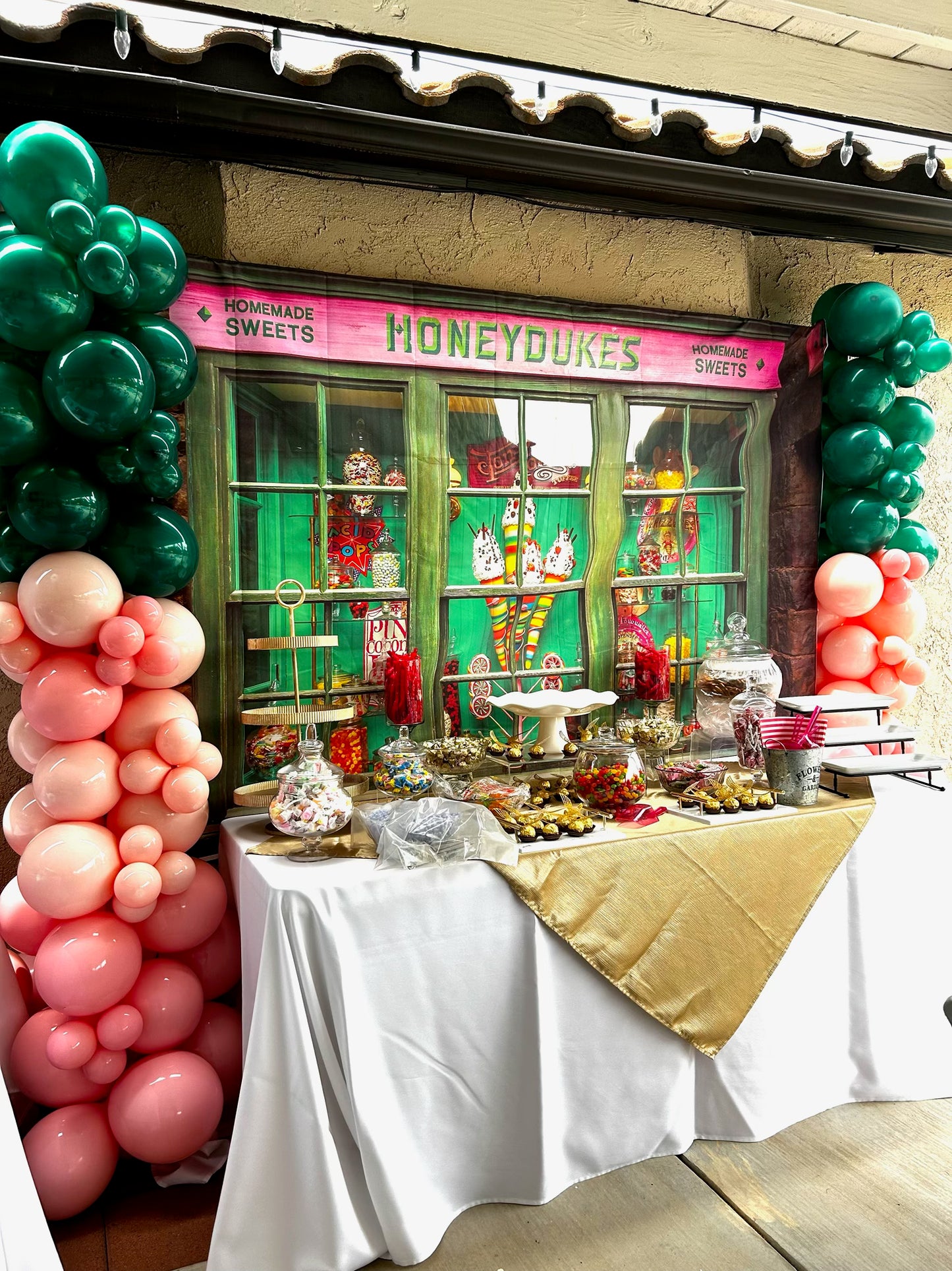 Balloon Garland Installations β $25β$30 per Foot