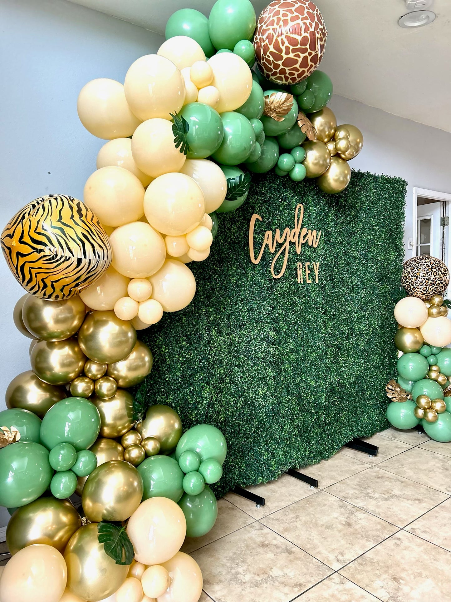 Balloon Garland Installations β $25β$30 per Foot